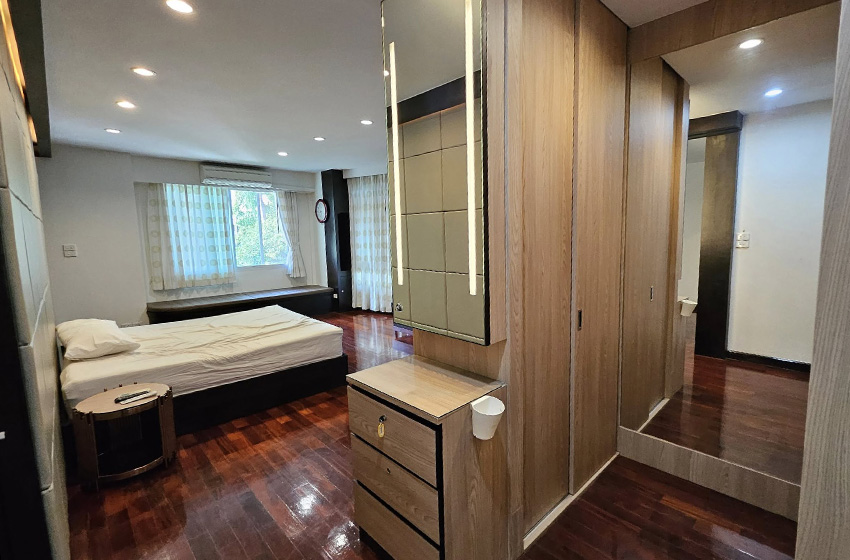 House with Shared Pool in Lat Phrao 